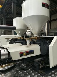 Auto máquina de duas cores clara da modelação por injeção 180 toneladas com o ISO9001 certificado