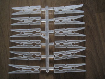 Cavidades plásticas da máquina de molde 16 da injeção fria do corredor para o grampo plástico